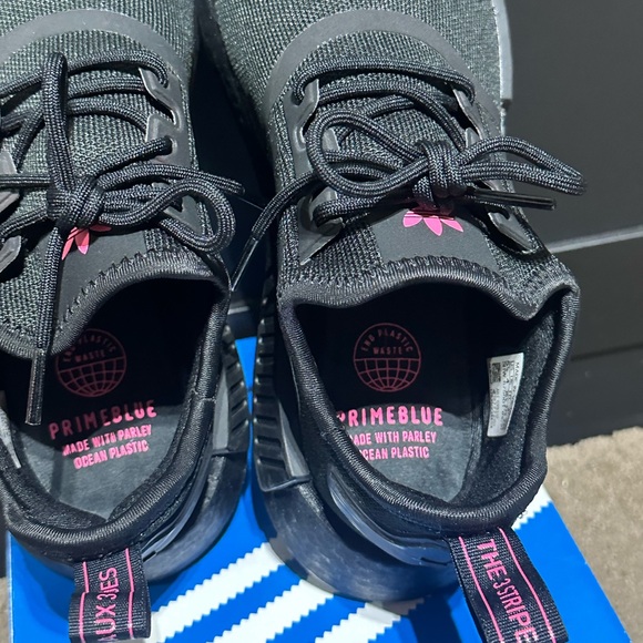 NEW WITH BOX! Adidas NMD R1 Primeblue All Black Womens Shoes size 5.5 - Picture 7 of 14